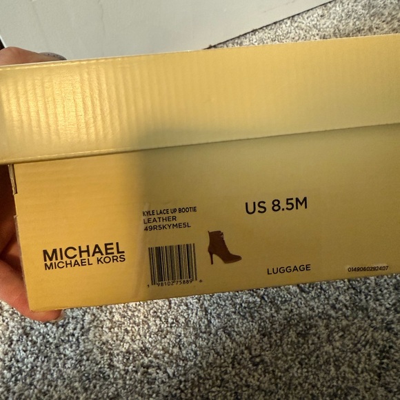 Brand NEW Michael Kors Kyle Brown Lace-Up Ankle Bootie - Picture 6 of 6